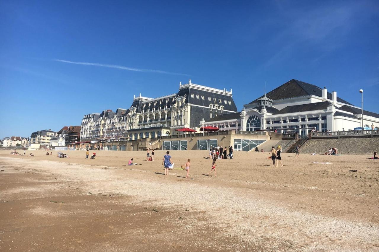 Beautiful Apartment With Gardenlk Cabourg Eksteriør bilde
